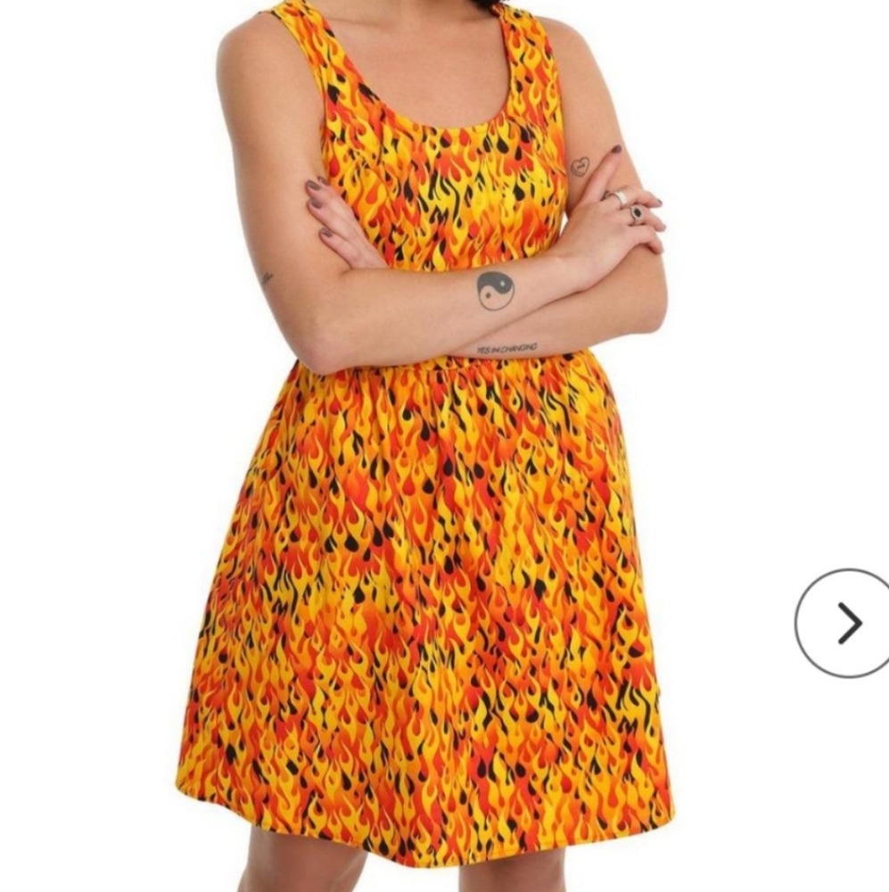 Folter Hot Topic Yellow Orange Red HOT Flames Dress